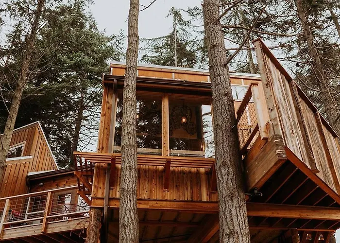 Treehouse On The Water -Eagles Nest-20 Ft High